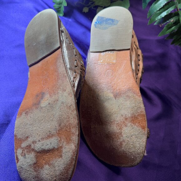 📌White Mountain Gold Metallic Slip On Toe Loop Flat Lightweight Sandals - Picture 7 of 15